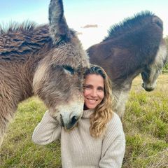 Wilde Tiere: Elsa Pataky mit Esel