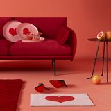 Diese Pieces erobern die Herzen der Inneneinrichtungs-Liebhaber. Das romantische Design bringt Leidenschaft in jeden Raum. Das Sofa bietet reichlich Platz für Pärchen und Freunde.