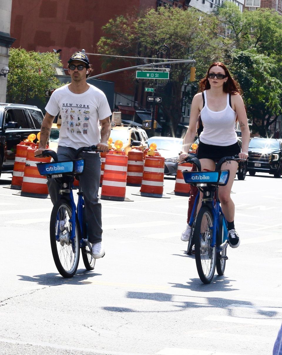 Gesichtet 2022: Sophie Turner und Joe Jonas auf dem Fahrrad