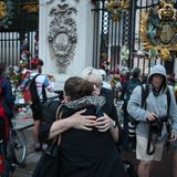 Die Londoner teilen ihre Trauer um die Königin miteinander, und so auch viele andere Menschen auf der ganzen Welt.