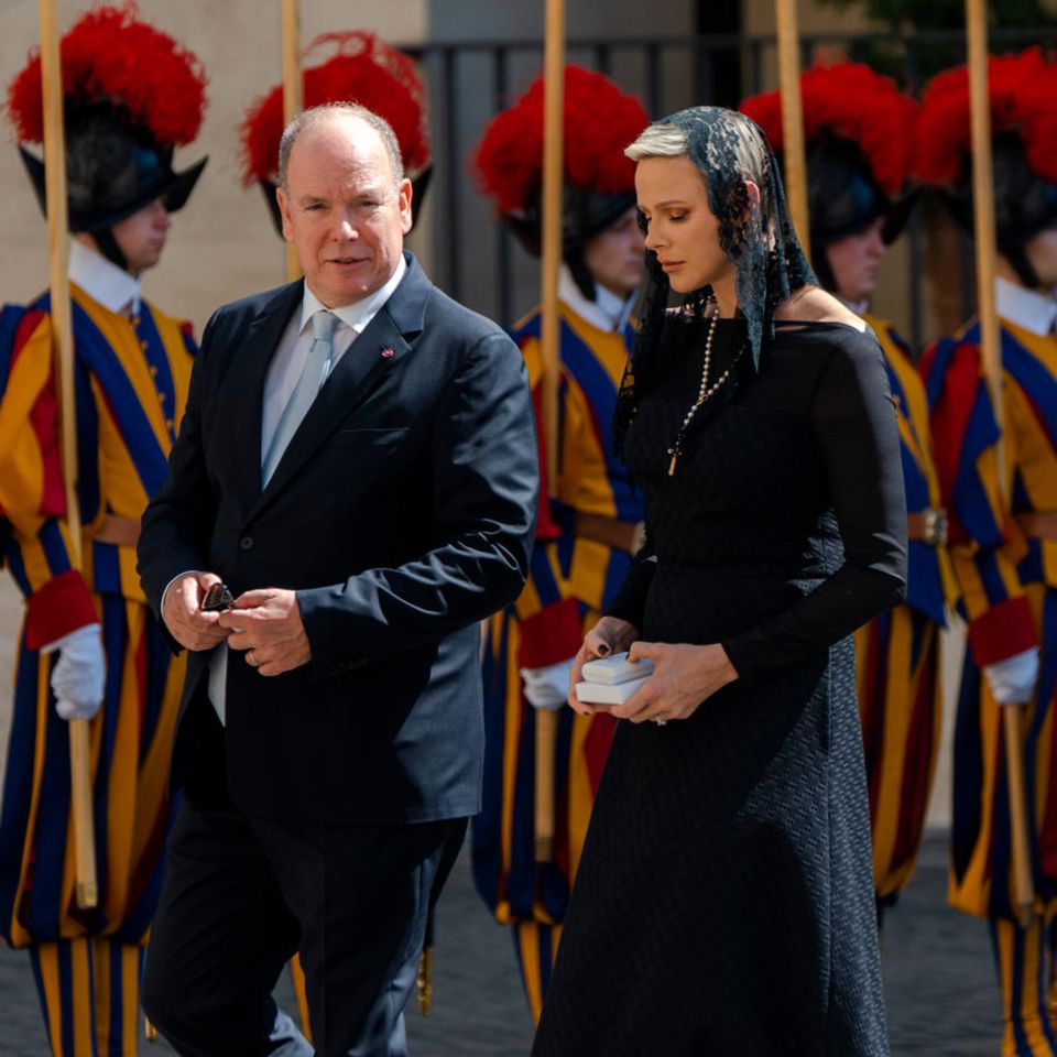 Fürst Albert und Fürstin Charlène am 20. Juli 2022 bei ihrer Papst-Audienz im Vatikan.