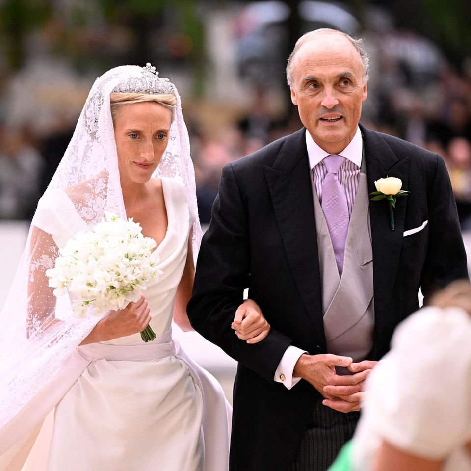 Prinzessin Maria Laura beim Betreten der Kathedrale