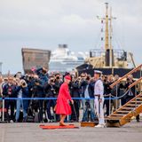 Viele Pressevertreter und Fotografen sind zum Kopenhagener Hafen gekommen, um Königin Margrethe auf der Dannebrog abzulichten.