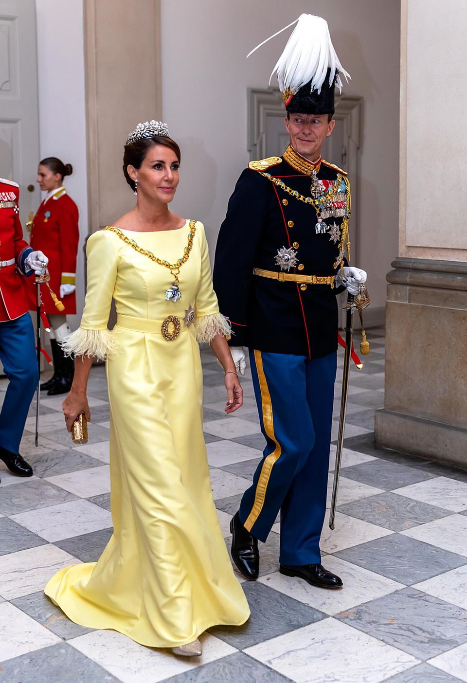 Auch Prinzessin Marie und Prinz Joachim zeigen sich feierlich und gespannt auf einen schönes Gala-Dinner.