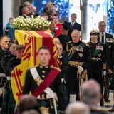 Queen Elizabeth Sarg Prozession: König Charles, Königsgemahlin Camilla, Prinzessin Anne