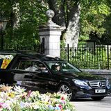Queen Elizabeth Sarg Prozession: Leichenwagen vor Schloss Balmoral