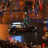Queen Elizabeth Sarg Prozession: königlicher Leichenwagen in London