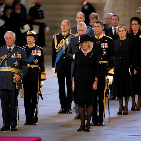 Ein seltener Anblick: König Charles, Königin Camilla, Prinzessin Anne, Prinz Edward, Prinz Andrew, Gräfin Sophie, Prinz William, Prinz Harry, Herzogin Catherine und Herzogin Meghan vereint auf einem Bild.