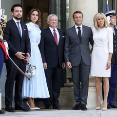 14. September 2022  Ein seltenes Vergnügen! Königin Rania von Jordanien (2.v.l.), Ehemann König Abdullah II. und Sohn Hussein (li.) statten Emmanuel und Brigitte Macron (re.) einen Besuch im Pariser Elysée-Palast ab. Dort finden sich die Royals und das französische Präsidentenpaar zu einem gemeinsamen Mittagessen zusammen.
