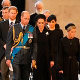 Peter Phillips, Prinz Harry, Prinz William, Herzogin Catherine, Herzogin Meghan, Gräfin Sophie von Wessex und Prinz Edward