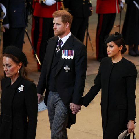 Prinz Harry und Herzogin Meghan hielten sich beim Verlassen der Westminster Hall fest an den Händen.