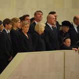 Auch der Rest der Royal Family ist in der Westminster Hall anwesend, um die Queen zu ehren.