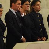 Prinzessin Eugenie, Prinzessin Beatrice und ihr Ehemann Edoardo Mapelli Mozzi werden immer wieder von ihren Emotionen überwältigt.