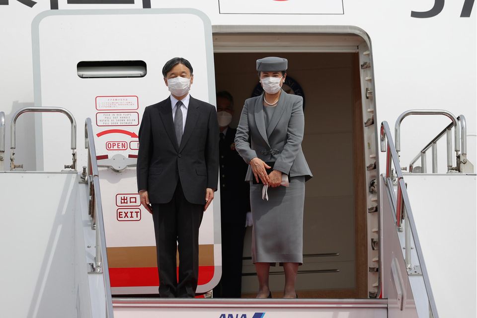 Kaiser Naruhito und Kaiserin Masako fliegen am 17. September 2022 nach Großbritannien.