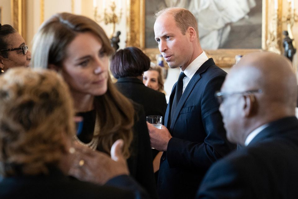Catherine, Princess of Wales, und Prinz William während eines Mittagessens für die Generalgouverneure der Commonwealth-Staaten im Buckingham Palast am Samstag, 16. September 2022. 