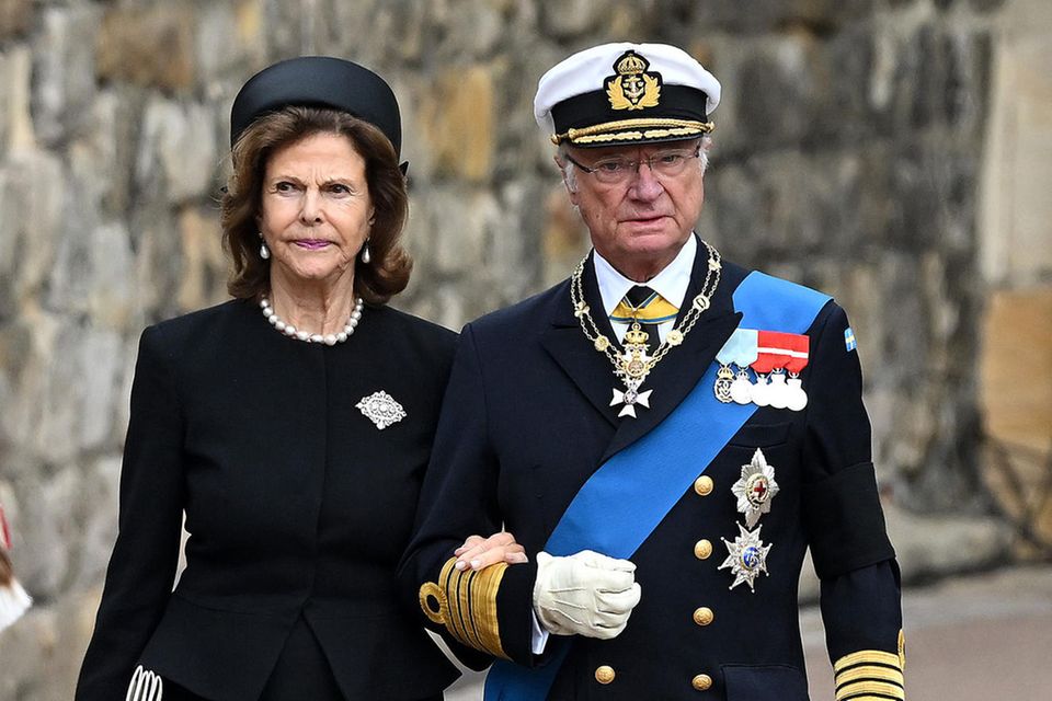 Königin Silvia und König Carl Gustaf kommen in Windsor an.
