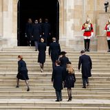 Mitglieder der Royal Family betreten St George's Chapel.