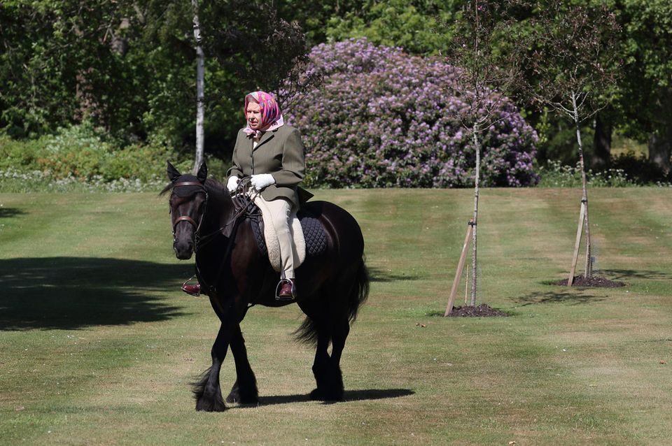 Queen Elizabeth ging bis zuletzt ihrer Leidenschaft, dem Reiten, nach (hier auf Fell-Pony Balmoral Fern).