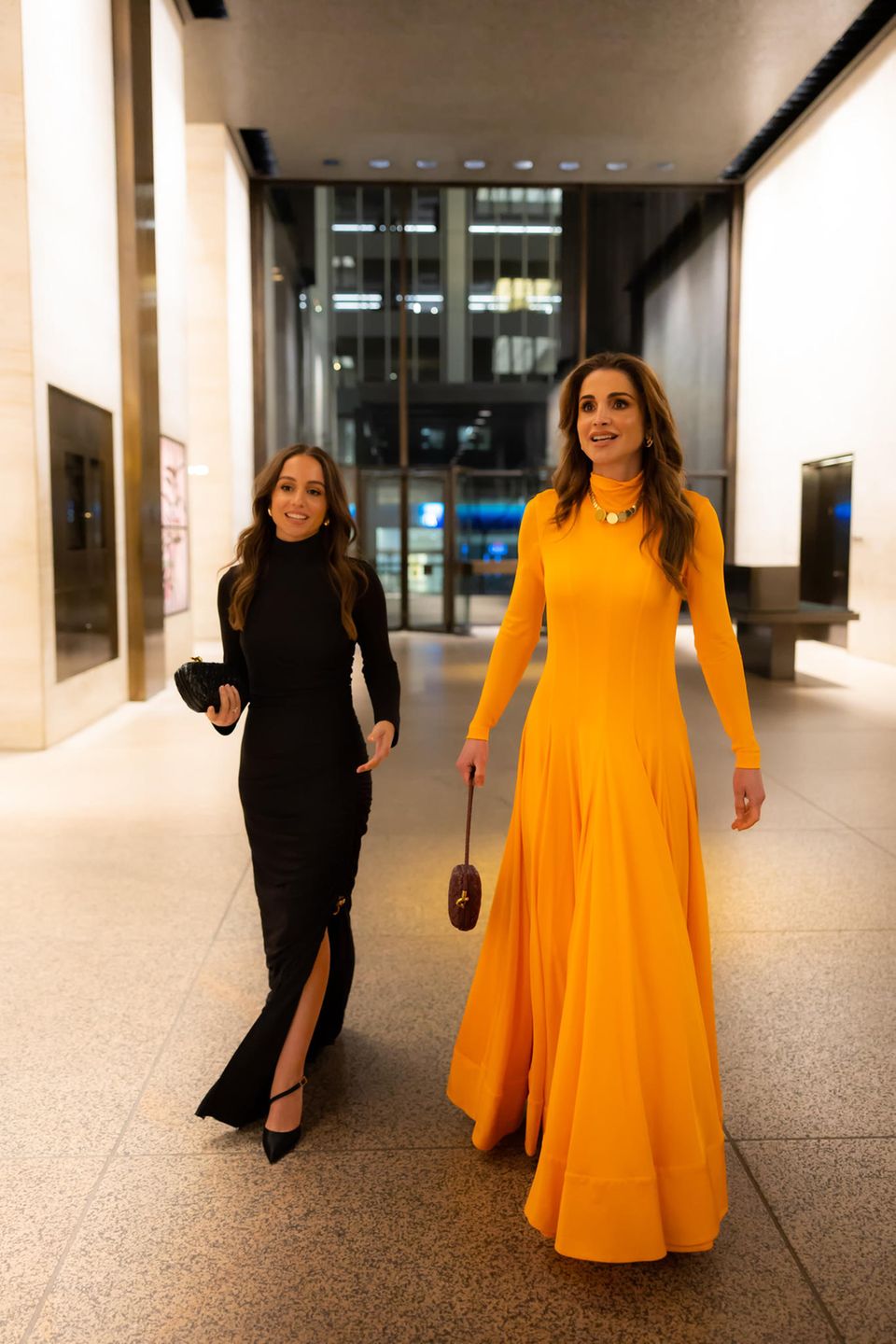 Königin Rania mit ihrer Tochter, Prinzessin Iman, auf dem Weg zum "Caring for Women Dinner" der "Kering Foundation".