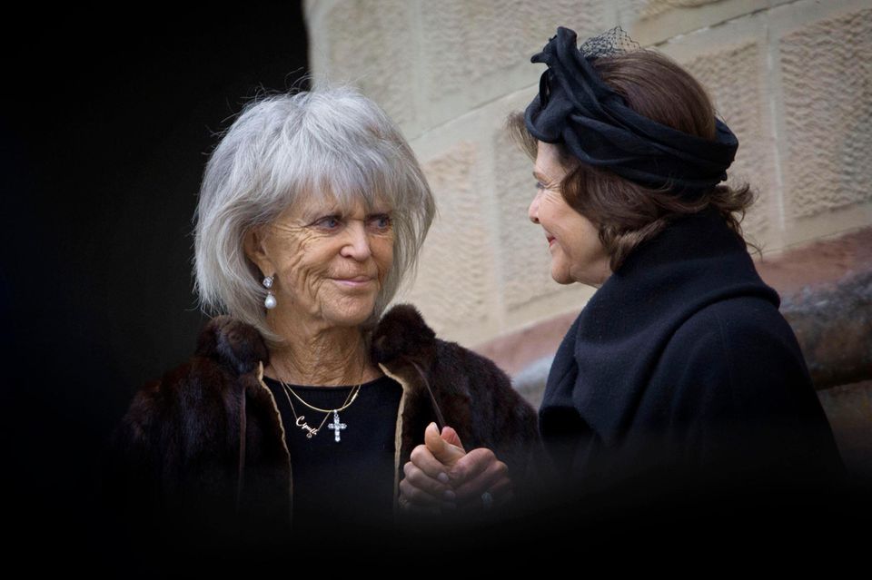 Prinzessin Birgitta mit Königin Silvia bei der Beerdigung ihres Ehemannes 2016.