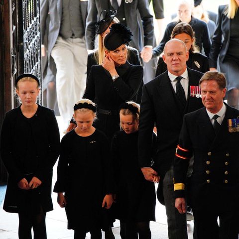 Von links: Savannah Phillips, Isla Phillips, Zara Tindall, Lena Tindall und Mike Tindall in der St. George's Chapel in Windsor