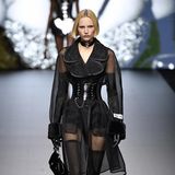 Das Designerduo Dolce & Gabbana sagt "Ciao, Kim" und widmet seine neue Spring/Summer-Kollektion Kim Kardashian. Vor allem lingerie-inspirierte Stücke und auffällige Muster dominieren die Präsentation der italienischen Designer.