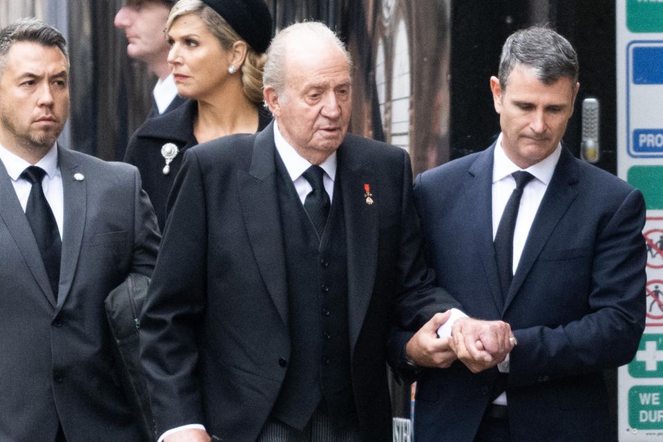 Juan Carlos bei dem Staatsbegräbnis von Queen Elizabeth (†96).