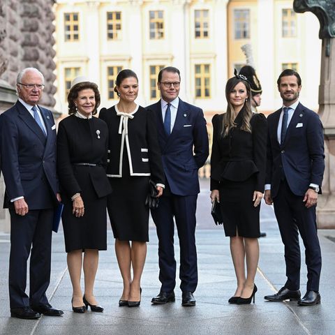 König Carl Gustaf, Königin Silvia, Prinzessin Victoria, Prinz Daniel, Prinzessin Sofia und Prinz Carl Philip bei der Parlamentseröffnung