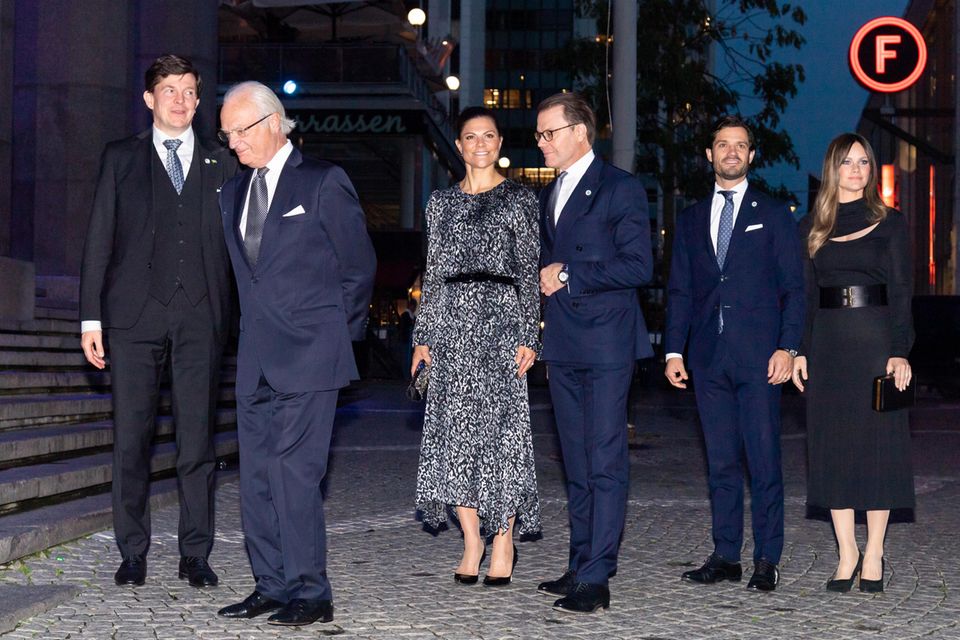 Parlamentspräsident Andreas Norlén, König Carl Gustaf, Prinzessin Victoria, Prinz Daniel, Prinz Carl Philip und Prinzessin Sofia beim Konzert anlässlich der Parlamentseröffnung 2022 im Konzerthaus in Stockholm