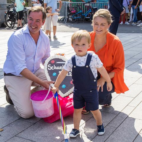 Großherzog Guillaume und Großherzogin Stéphanie von Luxemburg mit ihrem Sohn Charles.