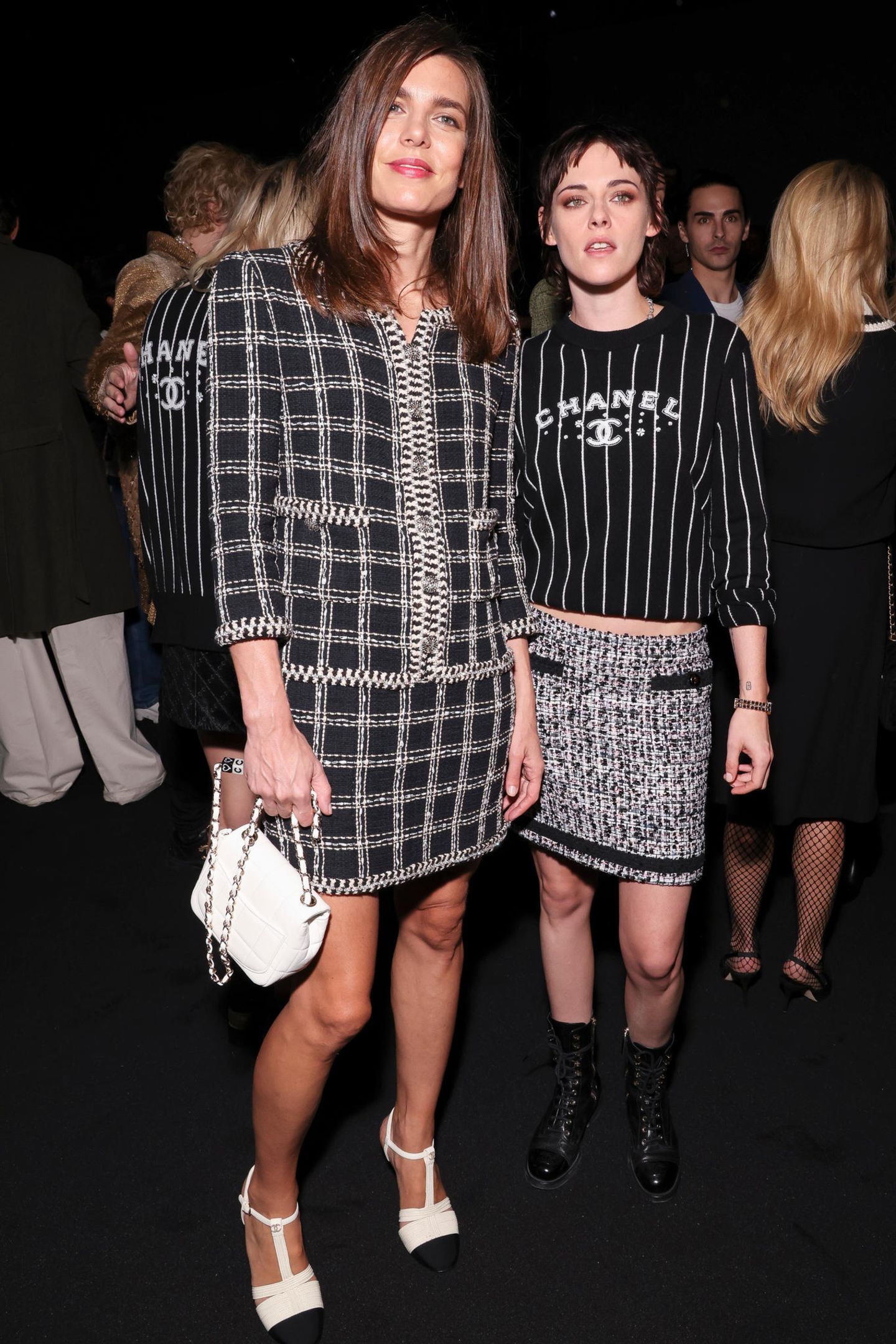 Markenbotschafterinnen und Musen: Charlotte Casiraghi und Kristen Stewart sind bei der Chanel-show selbstverständlich mit dabei.
