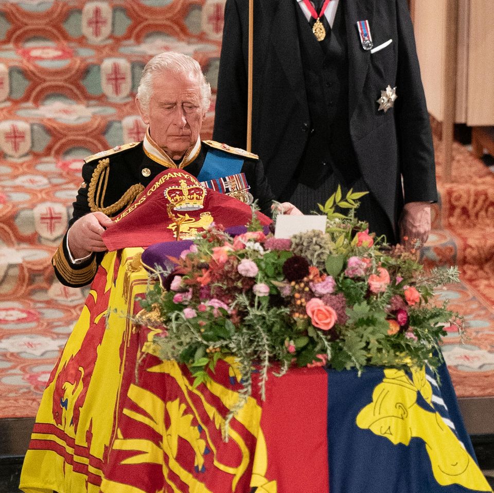 König Charles während der Beerdigung von Queen Elizabeth am 19. September 2022 in der St. George's Chapel.