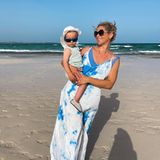 Familienbande: Tanja 𝙎𝙯𝙚𝙬𝙘𝙯𝙚𝙣𝙠𝙤 mit ihrem Sohn am Strand