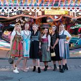 Vergangene Woche fand der GALA Mädels-Wasen-Abend auf den Cannstatter Wasen in Stuttgart statt. Zusammen kam eine tolle Runde starker und inspirierender Frauen aus der Mode- und Beauty-Branche: Isidora Muthmann (Holy AG), Antje Wehrle (Ad Alliance), Lydia Engel (E. Breuninger GmbH & Co.), Nina Schill (Olymp), Tamara Link (Holy AG), Isabell Haasis (Mey GmbH + Co KG).