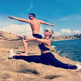 Zusammen ist alles einfacher, auch Yoga, wie Lucas Cordalis und Daniela Katzenberger hier bei ihrem Instagram-Gruß fürs Wochenende so humorvoll demonstrieren. Namaste!