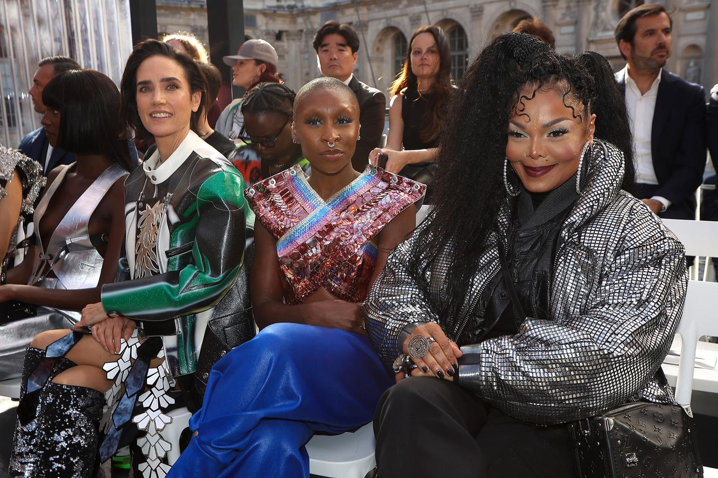 Wenn Luxus-Label Louis Vuitton einlädt einlädt, kommen die Stars in Scharen: Jennifer Connelly, Cynthia Erivo und Janet Jackson sind nur drei der vielen illustren Front-Row-Gäste.