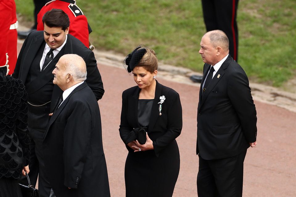 Prinzessin Haya bint al-Hussein bei der Beerdigung von Queen Elizabeth, †96. Prinzessin Haya bint al-Hussein bei der Beerdigung von Queen Elizabeth, †96.