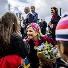 Königin Máxima grüßt Kinder in Göteborg
