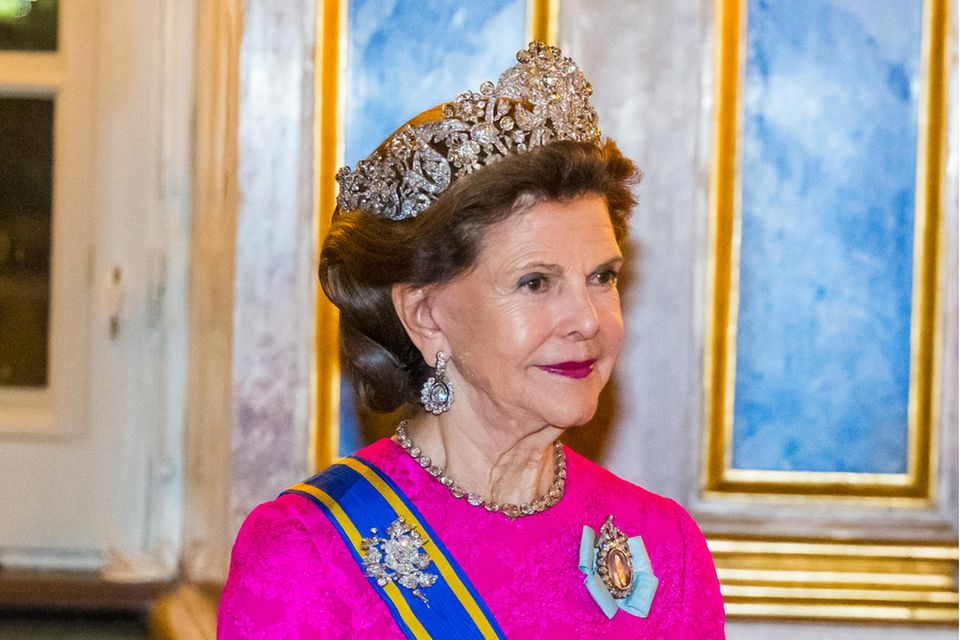 Königin Silvia beim Staatsbankett mit Braganza-Diadem