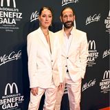 Harmonie pur: Bei Rebecca Mir und ihrem Mann Massimo Sinato scheint es nicht nur zwischenmenschlich zu stimmen, bei der McDonald's Benefiz Gala 2022 zeigen sie, dass sie einen ähnlichen Modegeschmack haben. Cooler geht Partnerlook nicht!