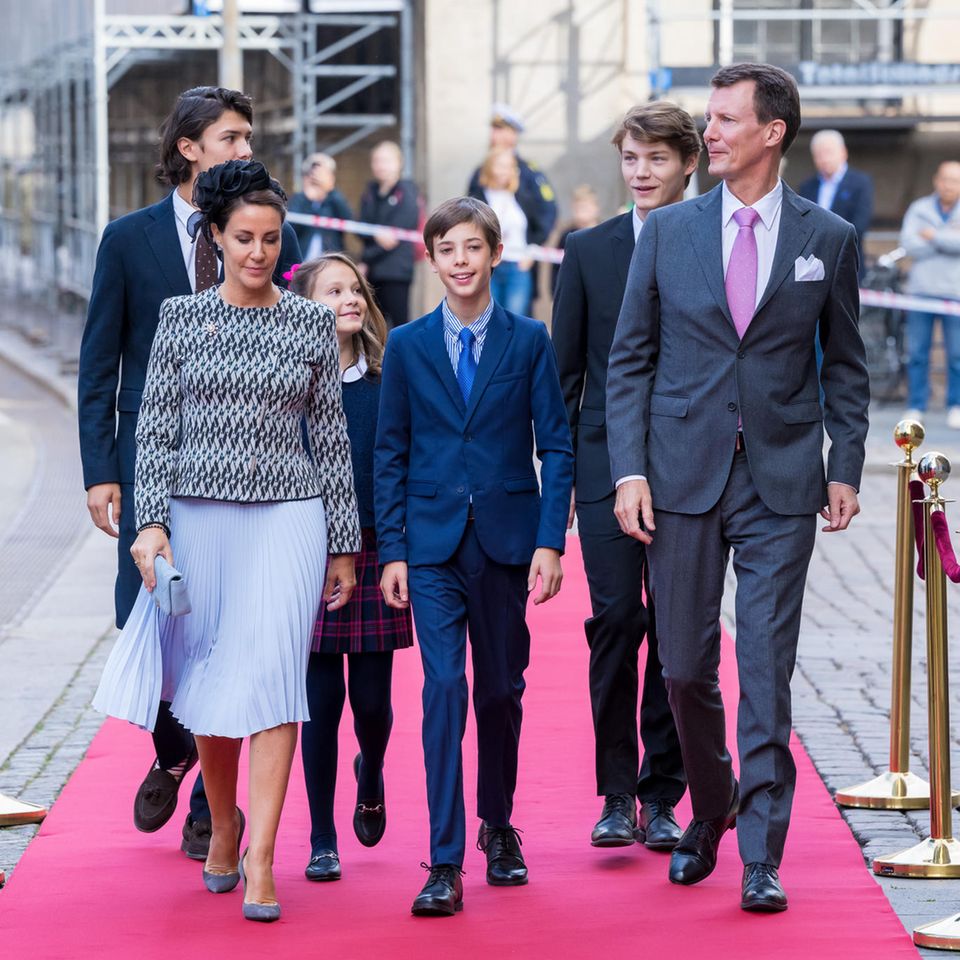 Prinz Joachim mit Prinzessin Marie und den Kindern Prinz Nikolai, Prinzessin Athena, Prinz Henrik und Prinz Felix.