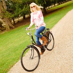 Stars auf dem Fahrrad: Claudia Schiffer