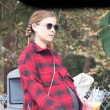 Bereits ein paar Tage zuvor lichteten Fotograf:innen Kate Mara beim Spaziergang mit ihrer Tochter ab. Ihr Outfit? Fast identisch zu dem vorherigen. Lediglich die Haare trägt die Frau von Jamie Bell in zwei geflochtenen Zöpfen. 