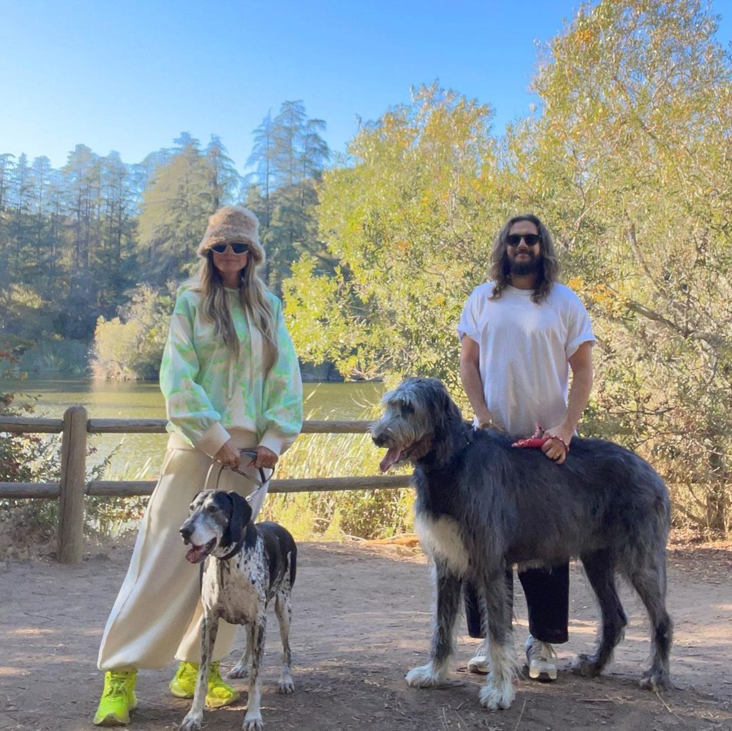 Heidi Klum und Tom Kaulitz mit ihren Hunden