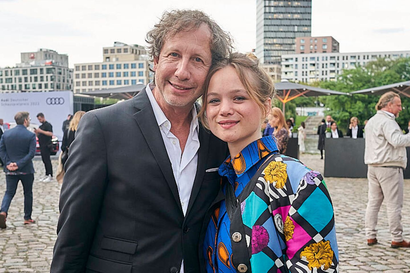 Sofie Eifertinger: Diskriminierende Blicke wegen 30 Jahre älteren