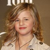Til Schweigers jüngste Tochter Emma Schweiger stand bereits mit fünf Jahren zusammen mit ihrem Papa in dem Film "Keinohrhasen" vor der Kamera und begeisterte als frecher Fratz Millionen Zuschauer. 2011 bekam sie einen Sonderpreis bei den "New Faces"-Awards 2011 für ihre erste große Rolle in der Komödie "Kokowääh" in Berlin. Das schüchterne Lächeln von damals, sieht mittlerweile so aus ...