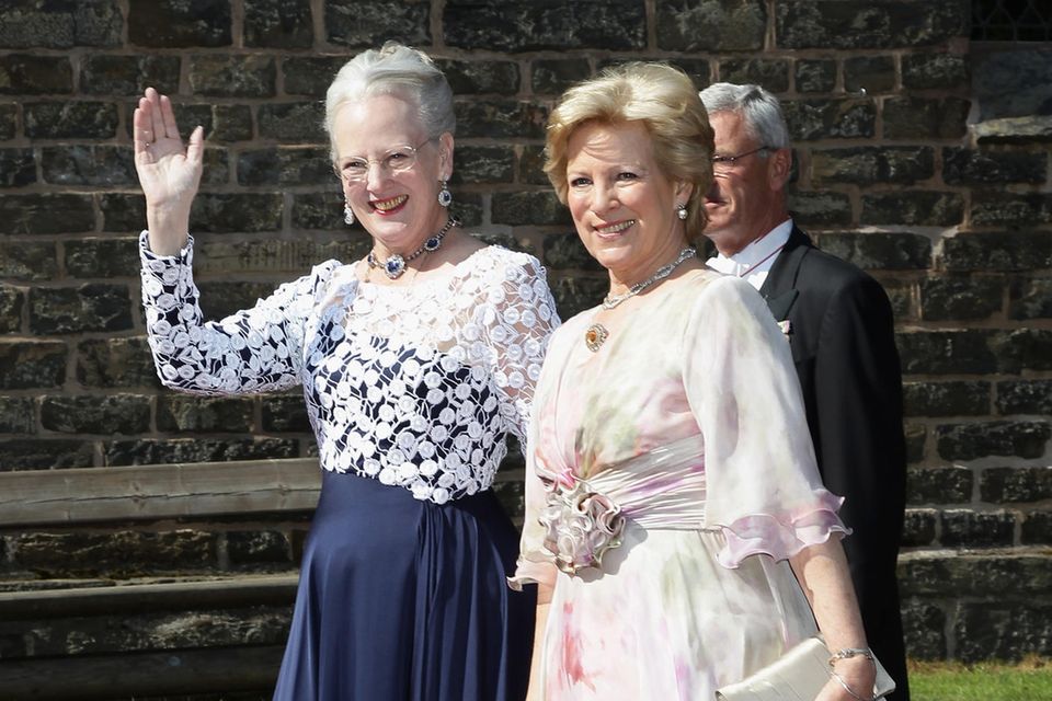 Königin Margrethe (l.) durfte ihre Hochzeit nicht mit ihrer Schwester Anne-Marie feiern.
