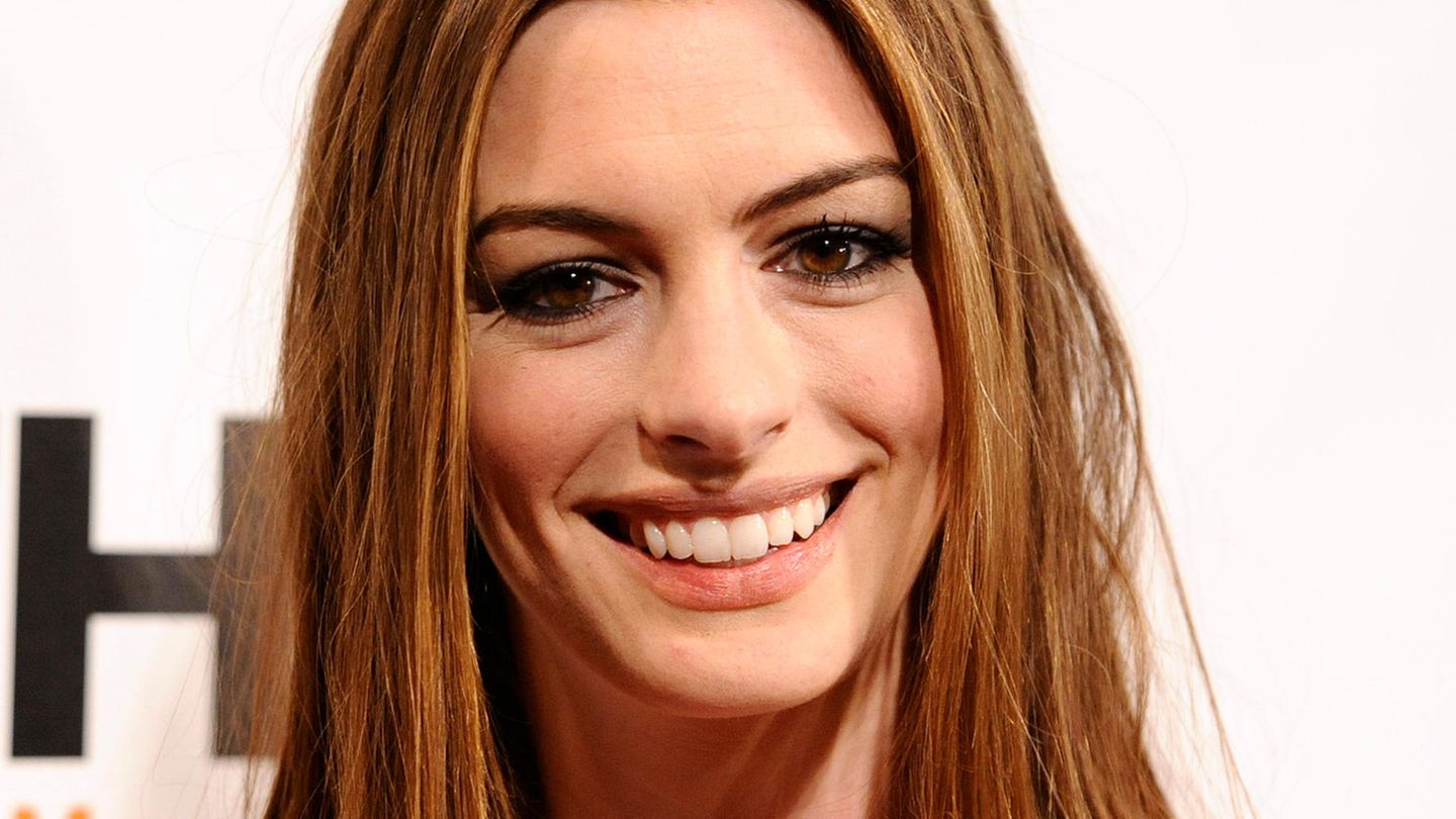 unscheinbar-war-gestern-anne-hathaways-glow-up-ist-nicht-zu-bersehen