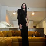 Im Loosies in New York City zeigt sich auch Model Martha Hunt als großer Fan von "The Addams Family“. In ihrem bodenlangen, schwarzen Kleid, mit dem dunklen Haar und der blassen Haut sieht sie allerdings doch ein wenig extra gruselig aus. Trotzdem: definitiv eine Hingucker-Morticia!