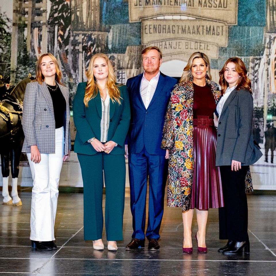 König Willem-Alexander mit Königin Máxima und den Kinder Catharina-Amalia, Alexia und Ariane.